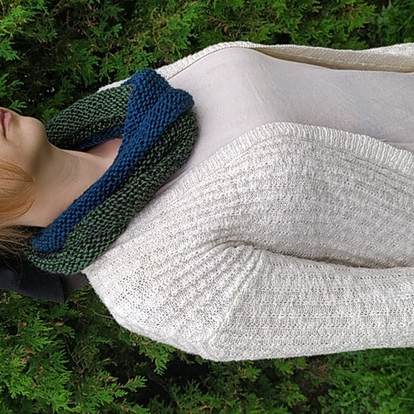 Twisted Peacock Cowl Scarf - Picture 3 of 6